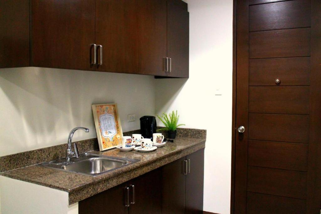 Urban Hostel Pasig City Exterior photo